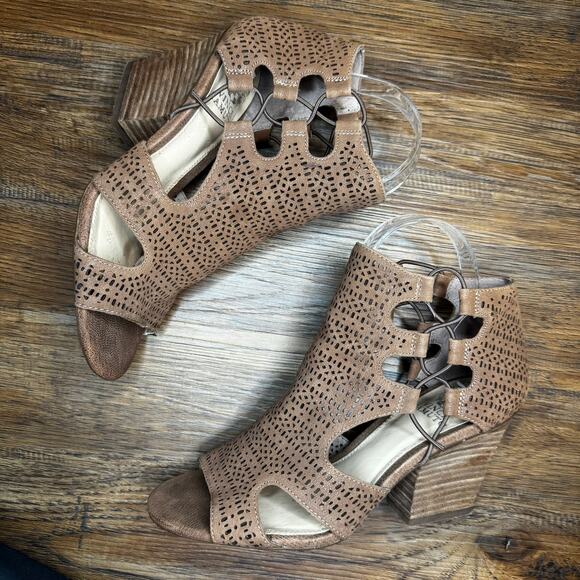 Vince Comuto Corbina sz 7 boho leather laser cut smoke taupe block heel booties - Picture 5 of 11